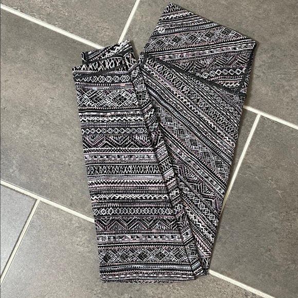 lululemon athletica Pants - Lululemon Wunder Under High-Rise Tight size 8 *Engineered Full-On Luxtreme 28"